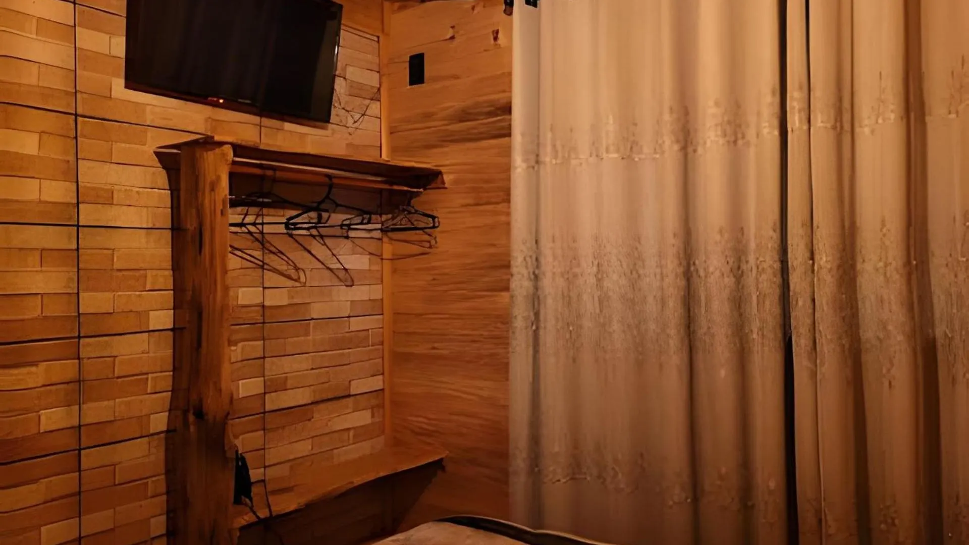 Casa de Férias Cabana Pequeno Bosque Com Deck E Vista P/ O Rio São Joaquim